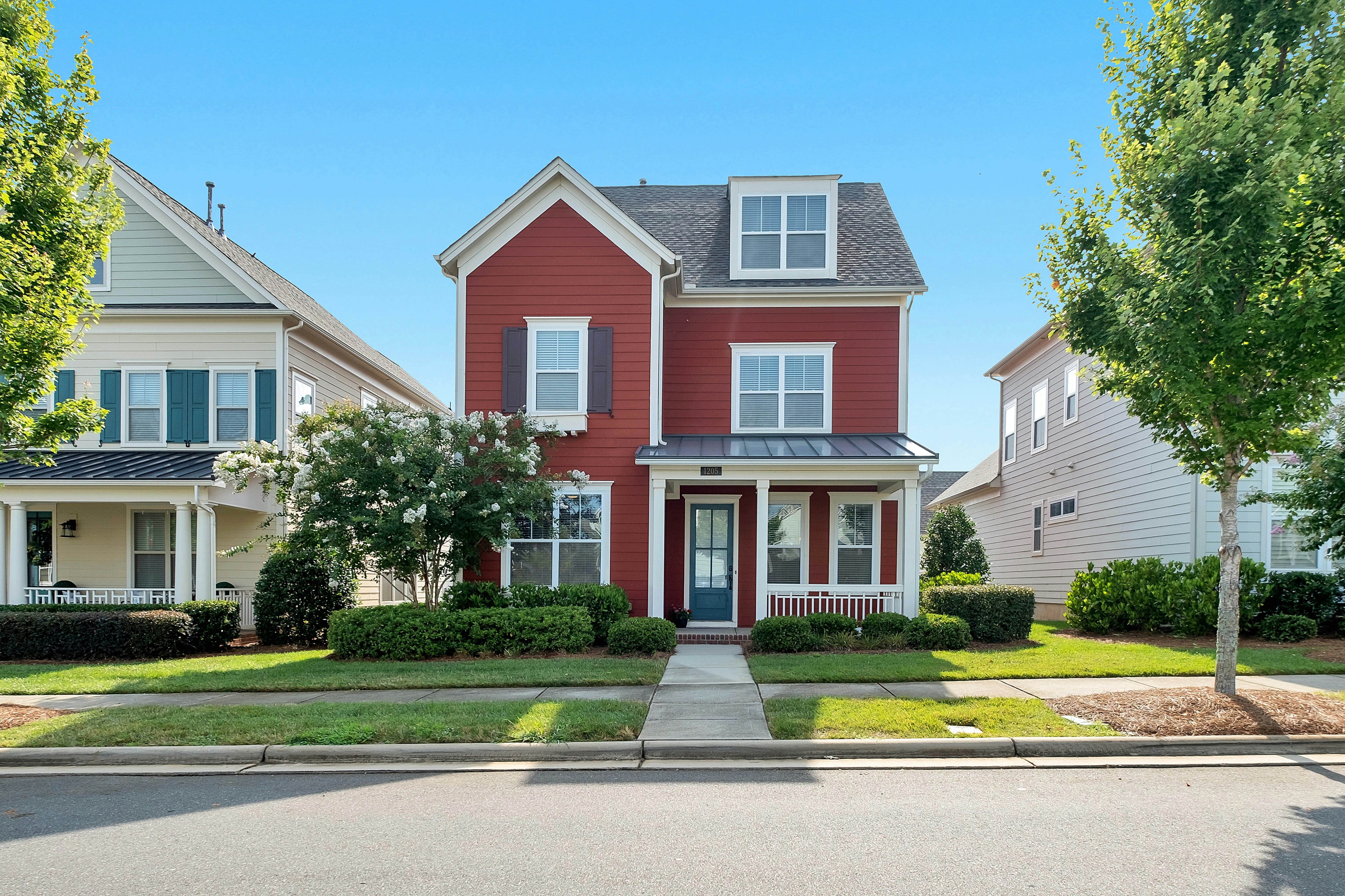 Protect Your Home's Exterior: The Importance of Spring and Summer Painting