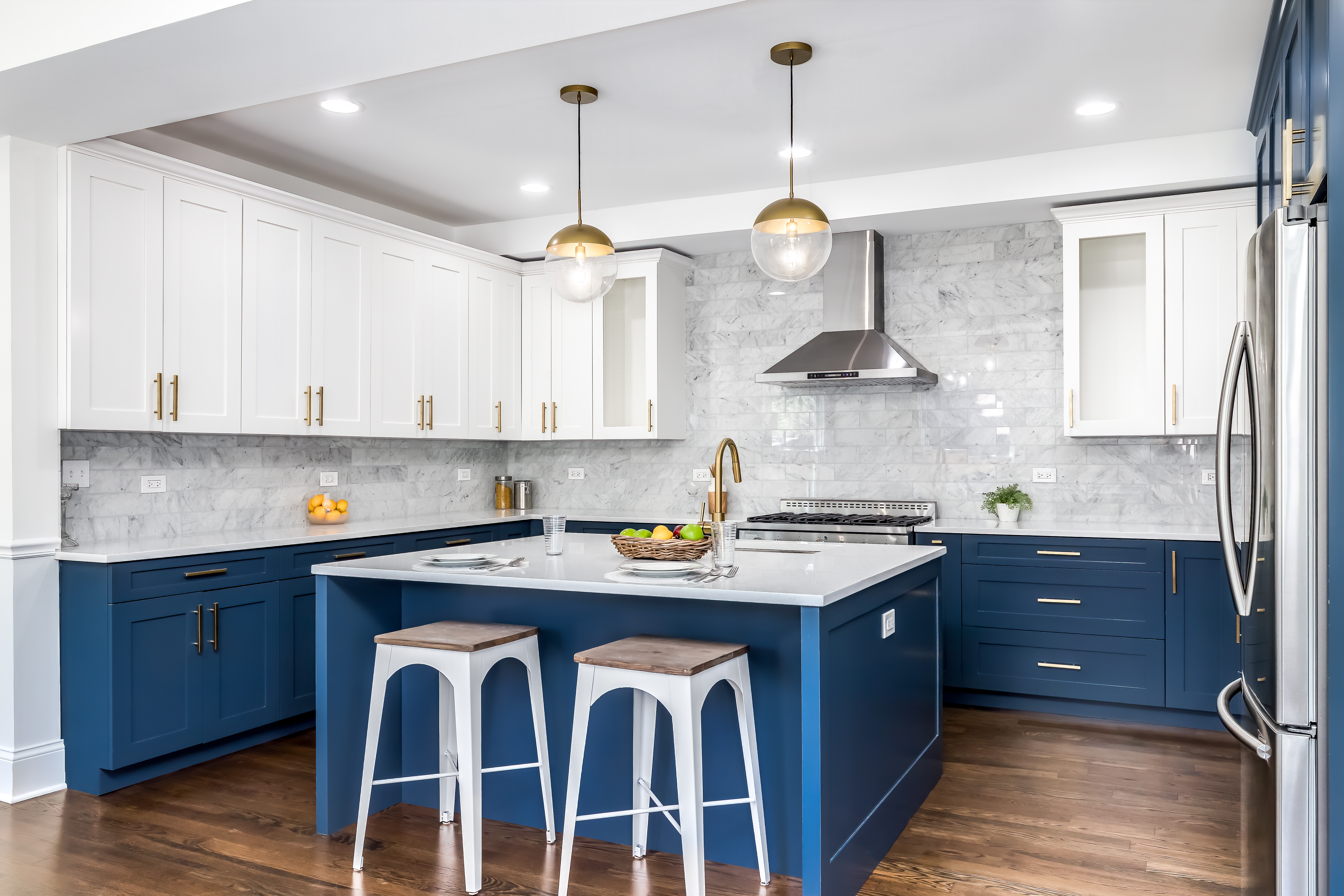 Two-tone-cabinets.jpeg#asset:29054