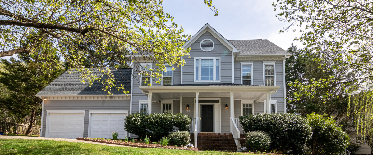Revitalize Your Home's Exterior: Top Summertime  Painting Projects